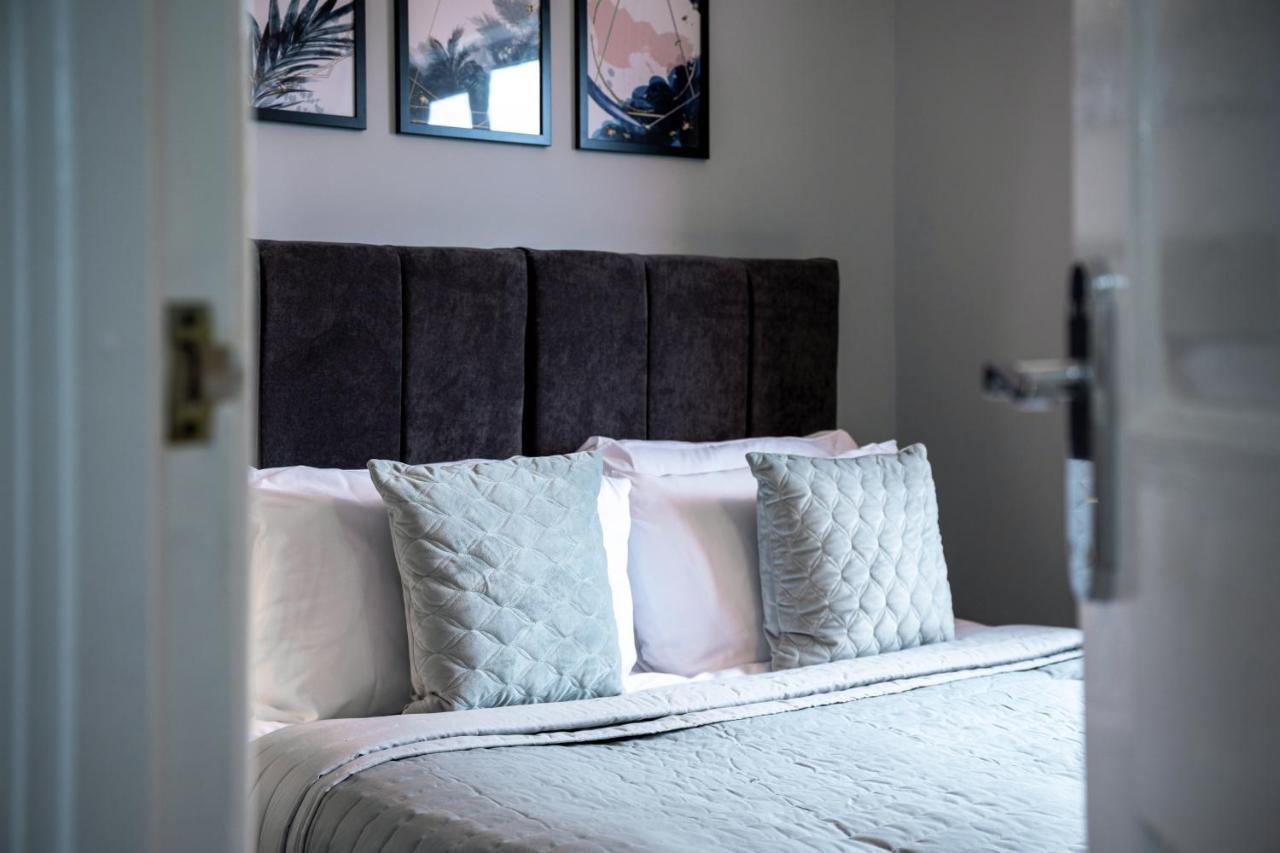 Cradley Heath Yew Tree House Contractor / Family Home Free Netflix Fast Wifi Near Dudley/Birmingham מראה חיצוני תמונה